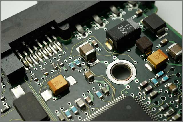 A microcontroller with traces going to an external connector