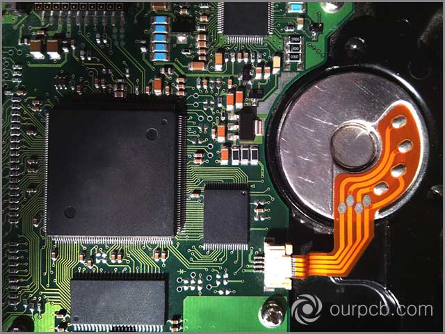 Flexible PCB with notches on the curved area