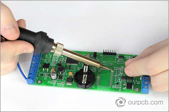 Testing and repairing faulty PCB during PCB soldering