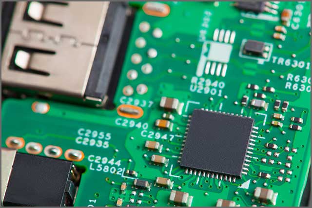 A PCB with impedance control ensures minimal SI issues