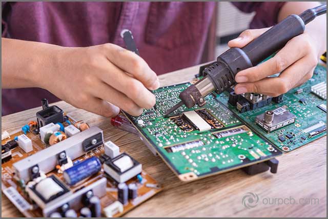 PCB electronic products with different solders