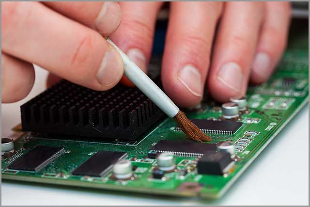 Cleaning a PCB for IPC compliance