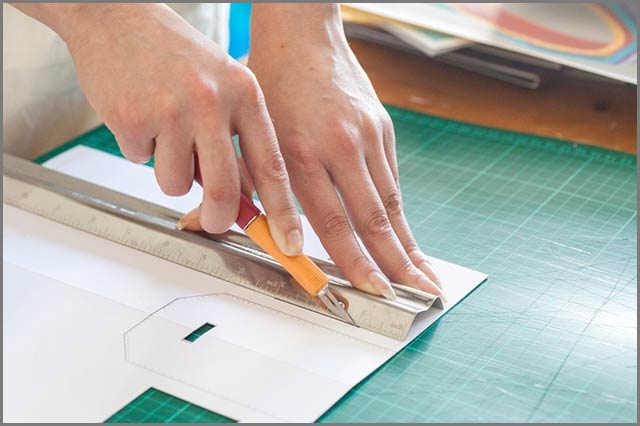 Knife and cutting mat