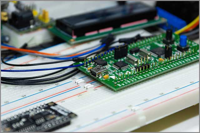 Breadboard vs. PCB: Which is Better For Your Projects?