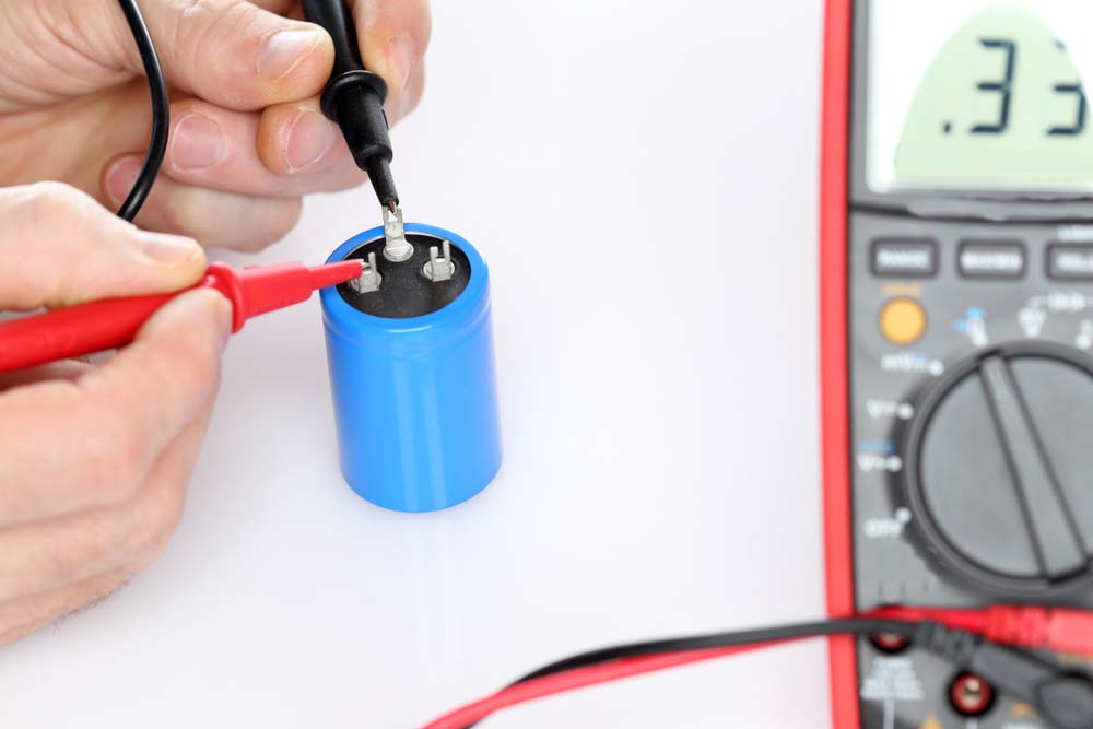 Capacitor testing using a multimeter