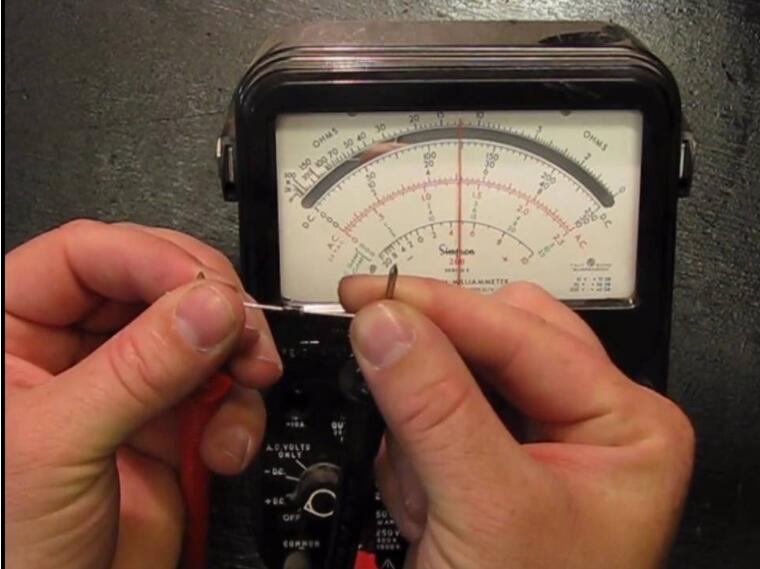 Testing diode with an analog multimeter