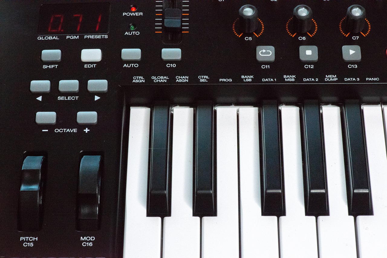 Synthesizer keyboard
