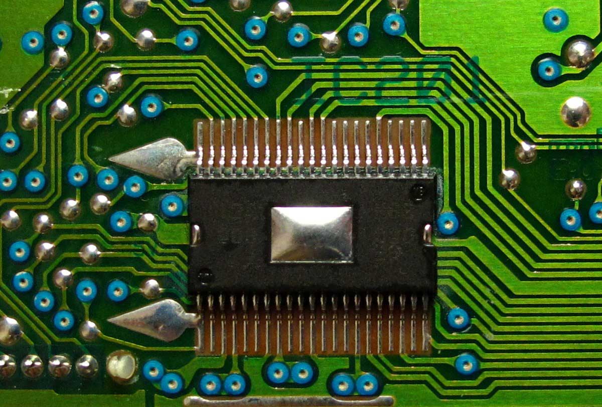 SMD circuit (SO case) fitted on a wave soldered printed circuit board