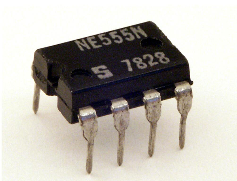 A 555 IC timer integrates into the circuit.
