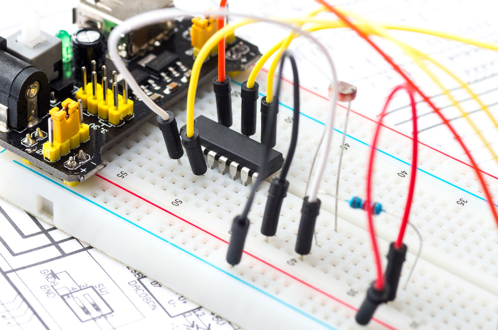 a breadboard with an SOP-16 package type electrical component