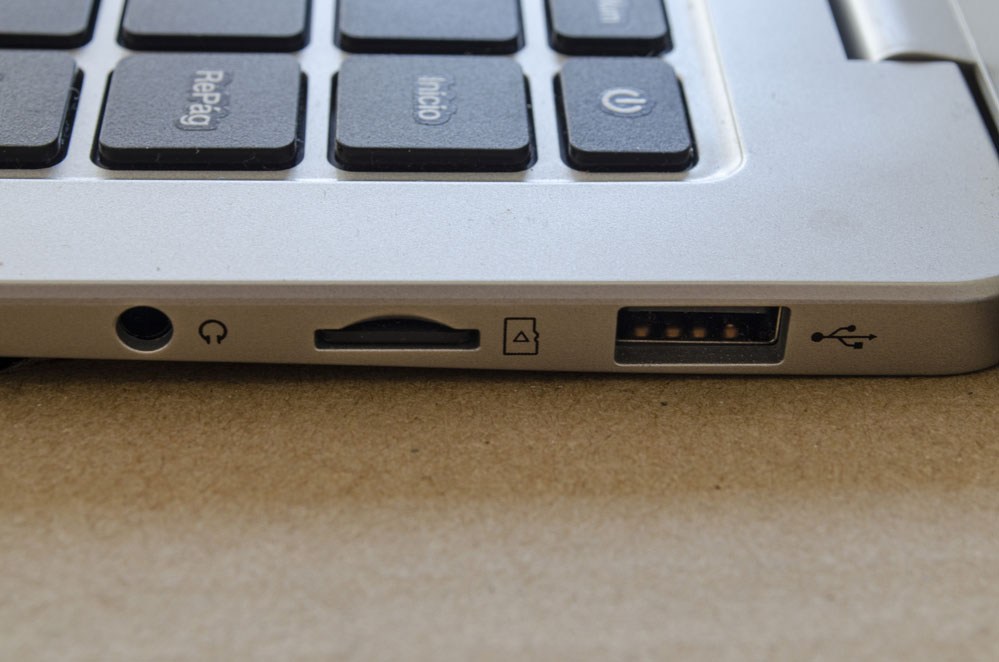 Memory card slot and USB slot 