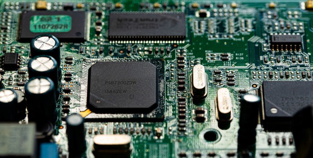 Electronic components on a PCB