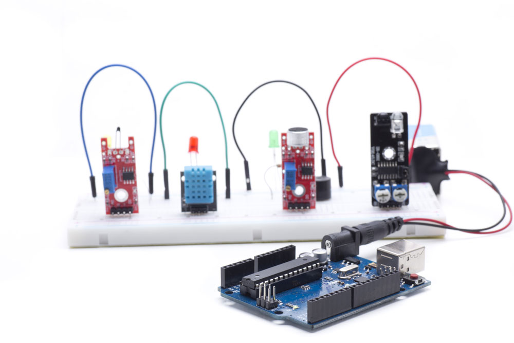 Electronic components to develop different projects