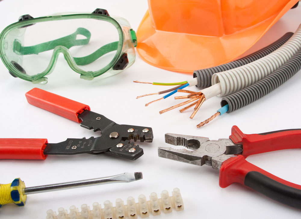 Set of electronic tools