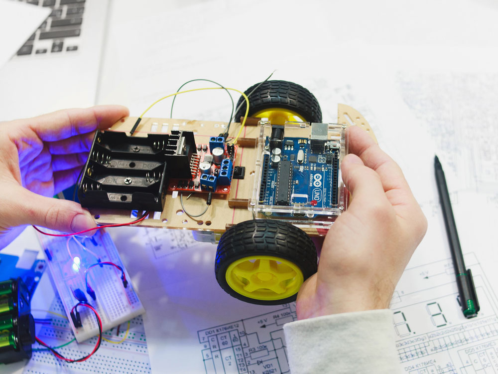 Using Arduino Uno in robotics 