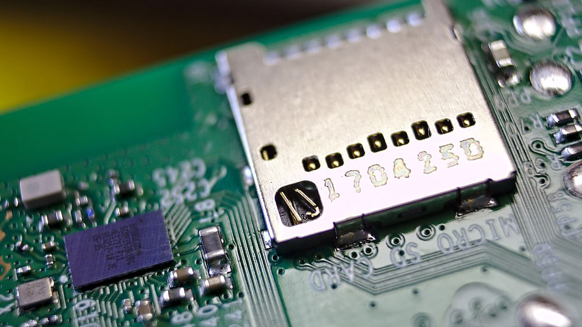 Raspberry Pi 3 MicroSD slot