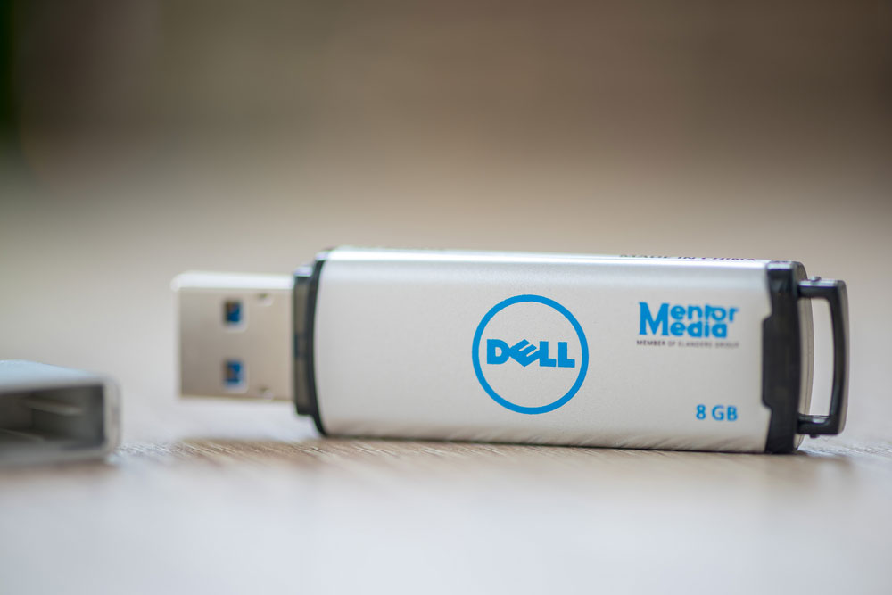 You need an 8GB flash drive. 