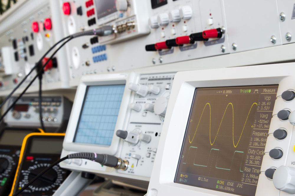 A digital and analog oscilloscope