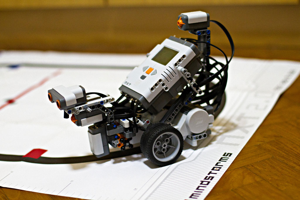 A line tracking robot