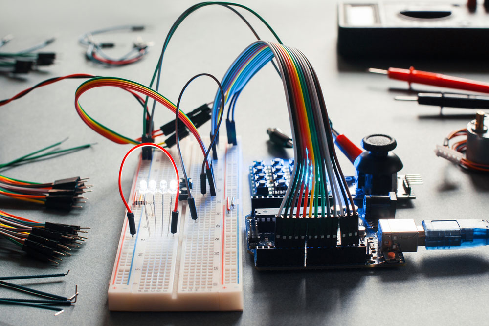 The electronic component connected with the breadboard