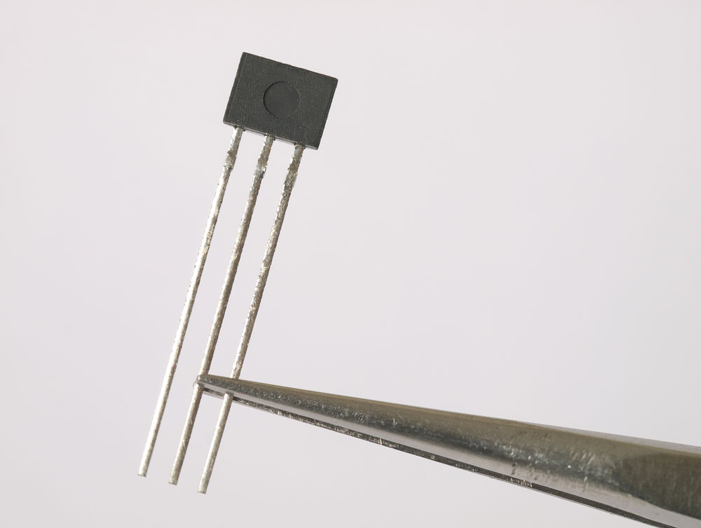 A 3-pin Magnetic Field Sensor