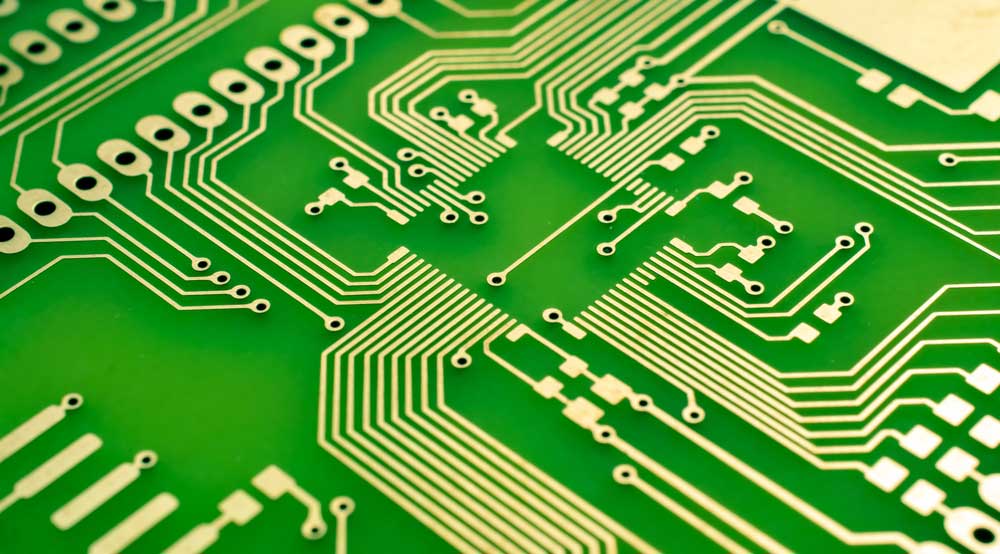 Signal tracks on a PCB 