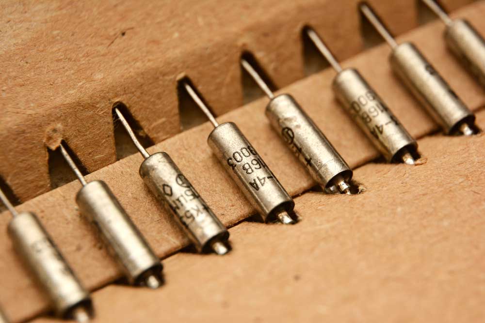 Solid tantalum capacitors