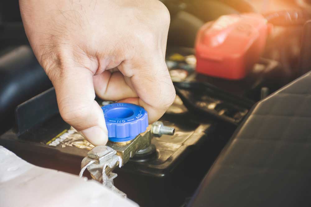 A car battery disconnect knob