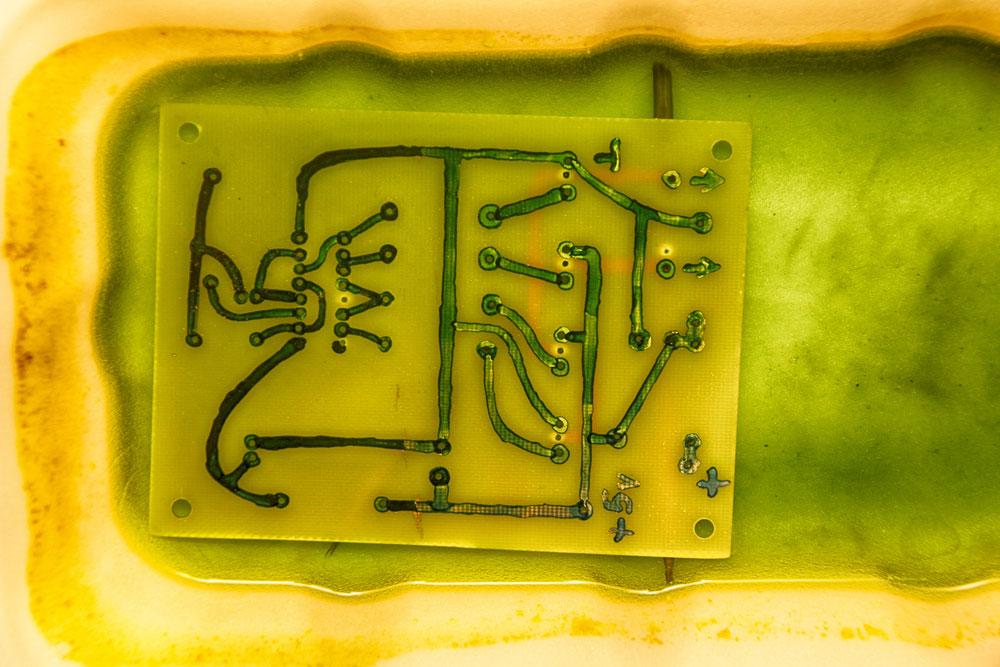 PCB etching using an acidic solution