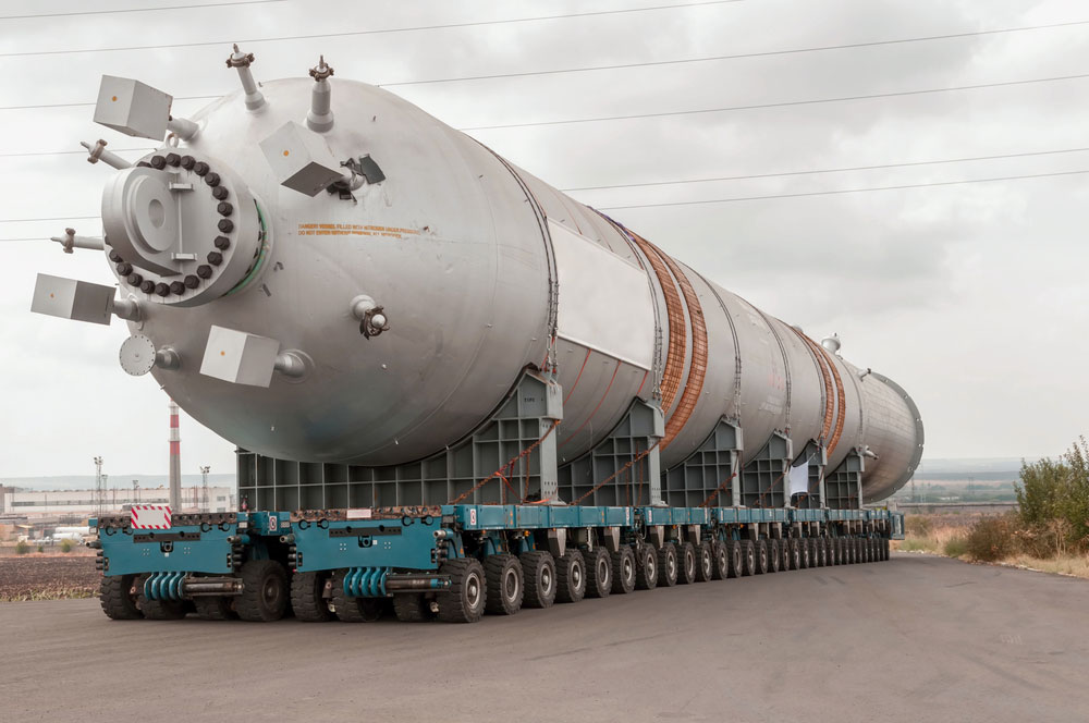 A mega installation for hydrocracking in an oil refinery