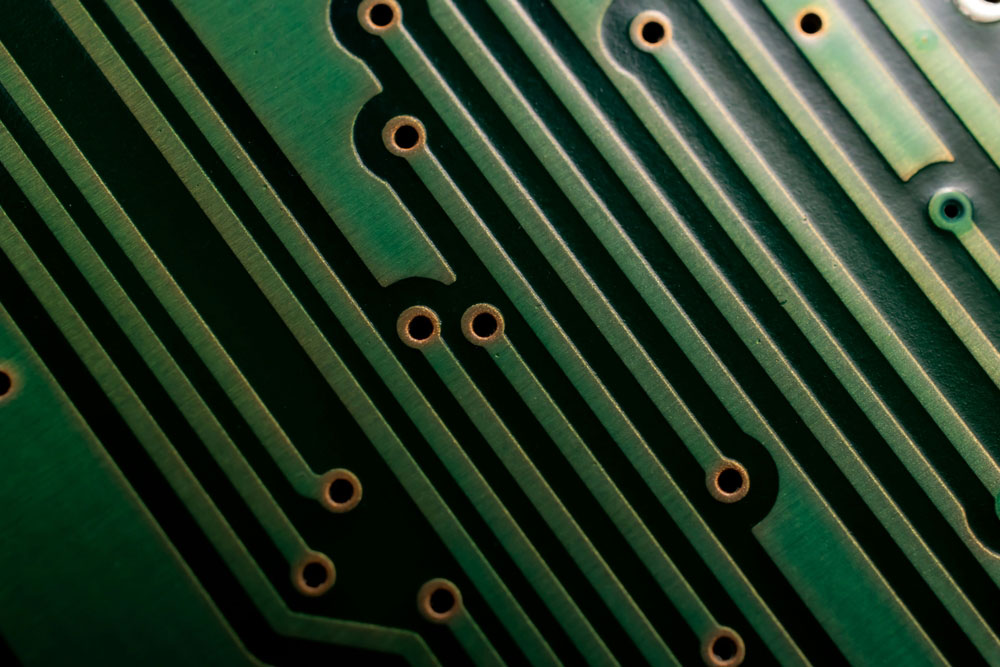 Conductive traces in a PCB