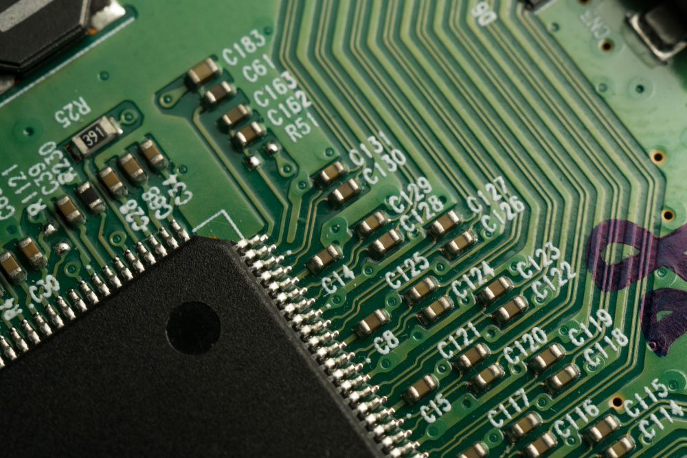 Differential signal lines for an IC mounted on a PCB