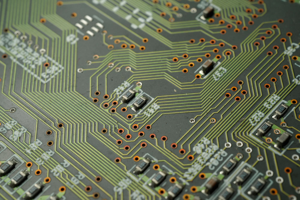 Signal traces on a PCB