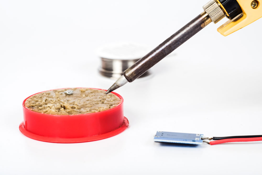 A soldering iron scooping pickling paste