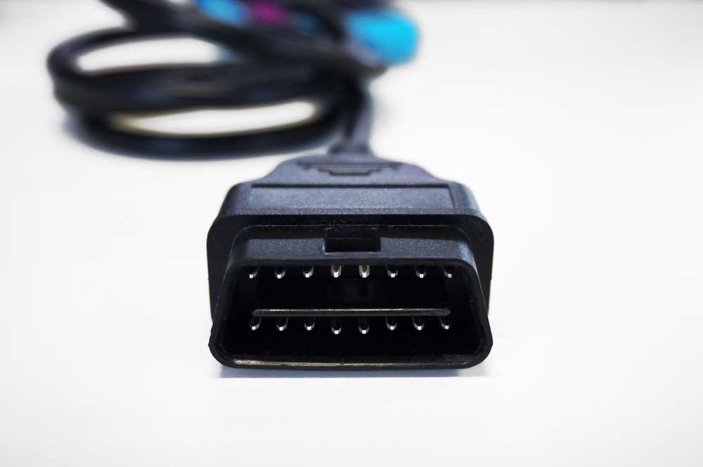 A 16-pin OBD-II plug connector for vehicle diagnosis