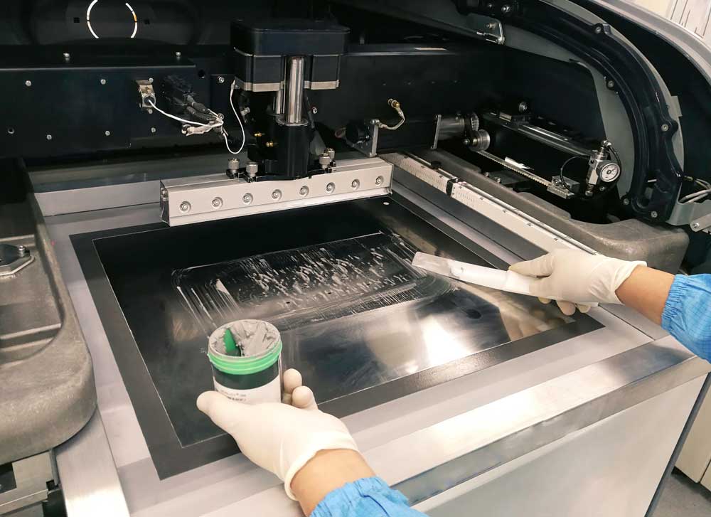 Applying solder paste on a PCB via a stencil